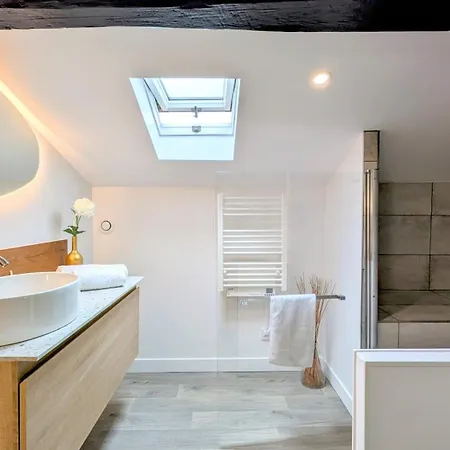 Terrasse & Jacuzzi, Rue Trivalle, Pied De La Cite De *